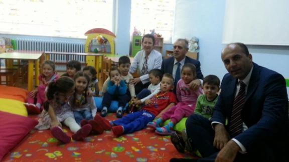 Valimiz Sayın Enver SAHLİHOĞLU İlçemiz Okullarını Yeni Eğitim Öğretim Yılı dolayısıyla ziyaret etti.