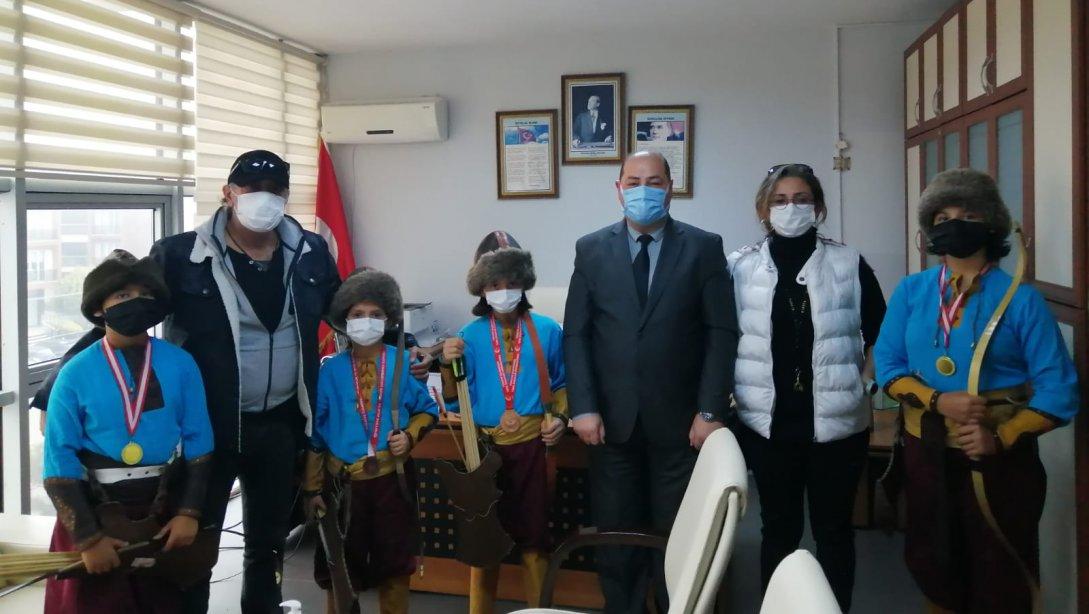 İlçe Milli Eğitim Müdürümüz Sayın Eşref HIZLI, Geleneksel Okçuluk Türkiye Şampiyonasında Dereceye Giren Öğrencileri Kabul Etti