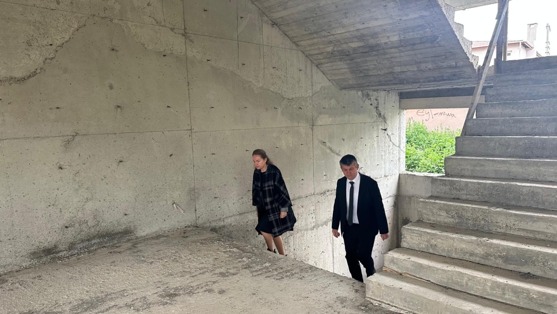  İlçe Milli Eğitim Müdürümüz Sayın Gülyüz YAMAN,Yeniçiftlik Nizamettin Demirdöven İlkokulu İnşaat Çalışmalarını Yerinde İncelediler. 